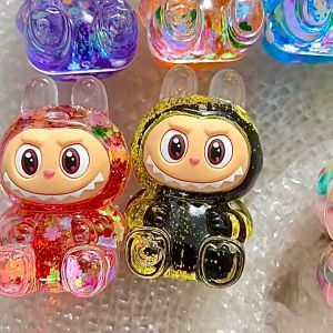 มินิเรซิ่น Labubu ตัวเลขขนาดเล็ก Luminous เครื่องประดับน้อย Micro ภูมิทัศน์ DIY ตุ๊กตาตกแต่งสวนหัตถกรรม