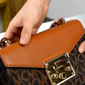 Tas Wanita dengan Kancing Magnet: Tips Memilih dan Menggunakan