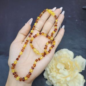 Combo hổ phách cho bé TUDO về 5 màu. Cổ 35-36cm .Tay 14cm. Bé đeo từ 0-6 tuổi Vòng cổ dài con đeo đến lớn luôn nhé các mom! Hổ phách Nga thiên nhiên chìm trong nước lọc nổi trong nước muối nhé các t.tiêu của em!  - Phong Thủy TUDO