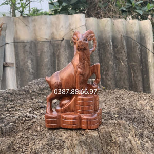 Tượng con dê linh vật tuổi mùi cao 15 20cm chất liệu gỗ hương cực đẹp