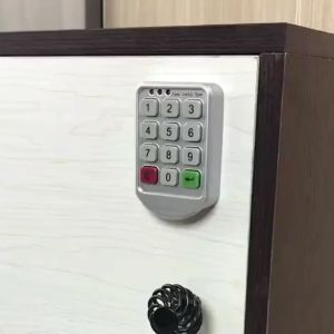 Khóa số điện tử dùng cho cửa phòng kho hòm tủ để đồ cá nhân có thể thay đổi mã số (dùng 4 pin tiểu nhỏ AAA)