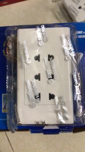 Mặt 3 ổ cắm 2 chấu Sino - S18U3