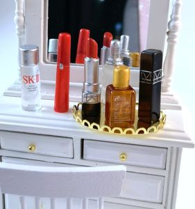 Miniature Dollhouse Decorative Lipstick Perfume Mobile Phone Case Childrens Scene Model DIY Plastic Assembly Toy for Ages 3+