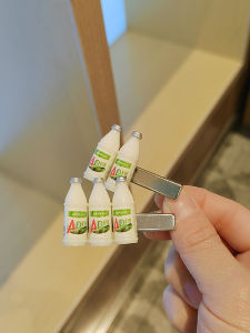 คลิปหนีบผมรูปปากเป็ดนมแคลเซียม AD ดื่มดีเทลด้านข้างสำหรับผู้หญิง หน้าม้า คลิปหนีบผมแบบไม่ซ้ำใคร หัวเข็มขัด Haibaoba