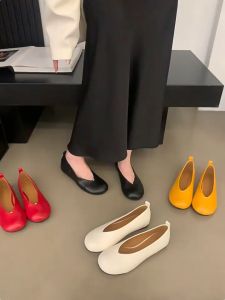 【บางกอกสปอต】รองเท้าหุ้มส้น หัวมน หนังนุ่ม นิ่ม *เท้าอวบเพิ่ม 1 ไซส์