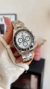 126500-0001 New Quartz Mens Fashion Classic Luxury Steel Strap Watch Panda White Daytona with a delicate 41mm case diameter suitable for both formal and casual wear.