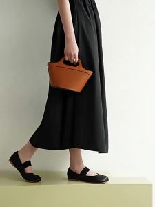 Minnetonka | Tabi Split Toe Retro Low-cut Womens Single Shoe