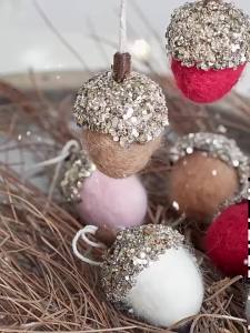 Nordic Felt Pinecone Christmas Tree Ornaments - Glitter Acorn Hanging Pendant Holiday Decor for Home Xmas Party Tree Supplies