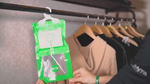 Kantong Penyerap Kelembapan Lemari Pakaian Gantung / Kantong Penghilang Bau Lemari Anti Jamur