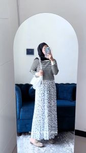 Haseena Atasan Rajut Wanita Motif Garis Salur Lengan Panjang Top Knit Striped Women