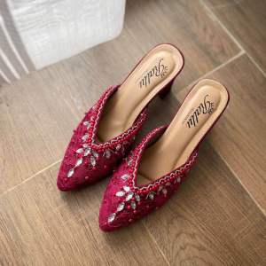 Rattu boutique - Sepatu Pesta Heels 7cm Tahu Brukat Payet Lesti Maron / Sepatu Pengantin / Wedding shoes