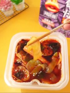懒人重庆麻辣火锅 - 辣味客/丝米达 Mala Spicy nstant Hotpot 辣味客/丝米达 重庆自热火锅 / 懒人火锅La Wei Ke / Si Mi Da Chong Qin Self Heating Lazy Hotpot / Steamboat 无插电