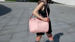 Chantria CB00772: A Premium Lightweight Laptop Bag for Women