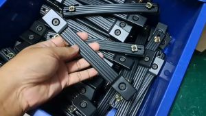 หูหิ้วตู้ลำโพง (ราคาต่อแพ็คจำนวน 4 ตัว) SW-1046 ขนาด 2.5x20cm วัสดุยาง+แผ่นเหล็ก หูหิ้วตู้แร็ค สินค้าคุณภาพ สวยแข็งแรงได้มาตรฐาน