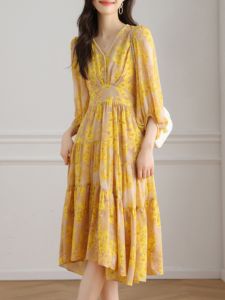 Floral V-Neck Waist Slimming Long-Sleeved Dress