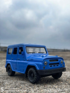 Simulated Off-road Metal Car Model 1/18
