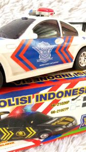mainan anak laki laki mobil polisi