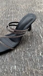 Sandal Heel Wanita Terbaru: Pilihan Sandal Iuvenes & Sandal Premium Murah