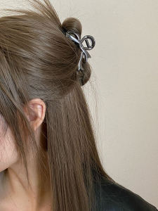 Medium Size Metal Butterfly Knot Hair Claw Clip on Trend Design Half up Style Shark Clamp Fashionable Hair Accessories