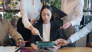 【Local Warehouse】VFLOW Portable Monitor Portable Monitor 15.6 Inch 4K UHD Ultra-Slim for Laptop Monitor100% SRGB External monitoDual Speakers Extender Display. with Smart Cover for LaptopPC Phone Xbox switch PS4/5 【Delivered Whinin 72 Hours】