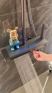 abu-abu tampilan digital 5 tombol suhu konstan shower shower set panel nozzle penguat hujan tembaga