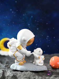 Healing Astronaut Series Figurine Gift Desktop Decoration Space Man Model Car Decorations Handmade Nordic Style Synthetic Resin