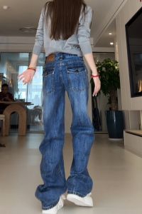 กางเกงยีนส์ทรงหลวมขากว้างสีน้ำเงินพร้อมกระเป๋าหลังสำหรับผู้หญิง กางเกงขายาวทรงตรงสไตล์ย้อนยุค ฤดูใบไม้ร่วง/ฤดูหนาว 2025