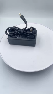 Sạc Adapter 8.4V 2A Chuyên Cho Pin Lithium Ion Hệ 2S - Có Đèn Báo Đầy & Tự Ngắt Thông Minh - Giắc DC 5.5mm x 2.5mm - Vĩ Gia Shop