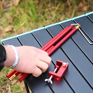 เสาแขวนไฟ หนีบโต๊ะ อลูมิเนียม แบบพกพา น้ำหนักเบา ช่วยเพิ่มแสงสว่าง สามารถปักสมอบก ลงพื้นได้ พร้อมถุงจัดเก็บ