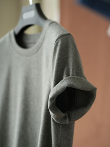 เสื้อยืดคอกลมแขนสั้นผ้าฝ้ายแท้สีเทา ทรงหลวม ระบายอากาศได้ดี สำหรับผู้หญิง ฤดูใบไม้ผลิและฤดูร้อน ชุดทำงาน สวมใส่สบาย