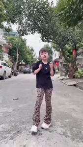 Bộ đồ mẹ bé gái FANEKIDS mặc hè áo phông dáng rộng quần dài beo ống loe chất cotton dư hãng đẹp Khánh An Baby Na FA116