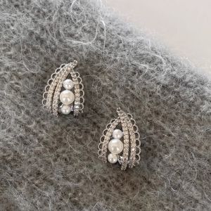 Elegant Hollow out Pearl Stud Earrings Fine Engraving Pure Silver Court Style Fashion Jewelry Womens Golden Plated Accessories