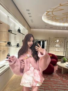 เรียบหรู แจ๊กเก็ตสีชมพู 2024 Early ฤดูใบไม้ร่วง New Arrival Rich เด็กผู้หญิง Style Small Schiaparelli Wind Short เสื้อโค้ท หวาน หลวม Fit ความหนาปกติ