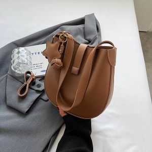 Fashionable Wide Strap Soft Leather Bucket Bag Womens Crossbody Bag Underarm Small Pack Vintage Spring Summer New Design