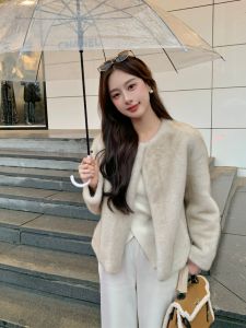 เสื้อแจ็คเก็ตขนกระต่ายสั้นทรงเข้ารูปสไตล์ย้อนยุคแบบใหม่สำหรับผู้หญิงในฤดูหนาวปี 2025 ผ้าขนสัตว์แบบอเนกประสงค์ที่เป็นมิตรต่อสิ่งแวดล้อม