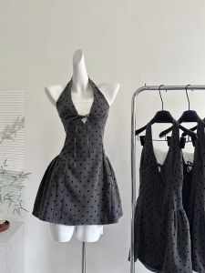 Váy Ngắn Cổ Treo Kẻ Sọc Xám Mùa Hè 2025 Váy Chữ a Không Tay Cổ Treo Cạp Cao Cho Nữ Váy Công Sở Cổ Điển Không Tay