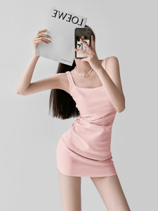 ชุดเดรสยาวคลุมเข่าทรงเอคอวีแขนกุดสำหรับผู้หญิงในฤดูร้อน กระโปรงทรงเอเอวสูง ผ้าโพลีเอสเตอร์ 92%