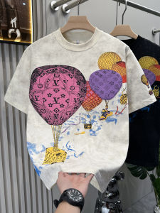 เสื้อยืดแขนสั้นผู้ชายพิมพ์ลายบอลองแก้วสีสันสดใสสไตล์อเมริกัน ทรงหลวม ระบายอากาศได้ดี ใส่ได้ทุกวัน ฤดูร้อน 2025