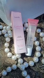 Lameila: เนื้อแมตต์ สําหรับทาก่อนลงรองพื้น การควบคุมความมัน รูขุมขน เบลอรูขุมขน และด้านหน้าใหญ่