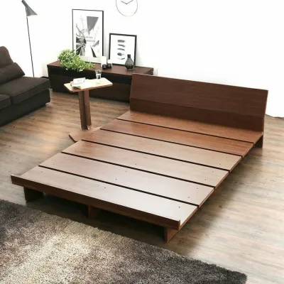 Tempat tidur minimalis divan lesehan alas kasur kayu dengan desain sederhana dan elegan. Cocok untuk ruang tamu atau kamar tidur modern.