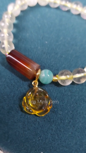 Vòng tay Thạch Anh vàng chanh lemon quartz tự nhiên 7.7 li phối charm treo hoa hồng lu thống mã não dreamy trẻ trung xinh xắn | Hoa Minh Gem
