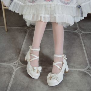 รองเท้าส้นสูงหัวกลมสีขาว Lolita ทรงหัวกลมแบบหัวเข็มขัด สำหรับผู้หญิง ฤดูใบไม้ผลิและฤดูร้อน รองเท้าส้นสูงพื้นยาง
