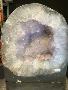 circle geode crystal cave with slightly purple amethyst 圆水晶洞💯天然紫晶洞 冰透玻璃体晶牙👍 润润光泽 红绿幽灵生长边部✅ 晶体带有钛晶体共生💰 高height: 40cm 宽width: 34cm x 16.5cm 洞hole: 3.5cm 重weight: 31.2kg 📍Johor Bahru 区可自行取货或邮寄服务