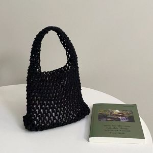New hand-woven hollow handbag Fashion all-match net pocket holiday beach bag Wrist hollow mesh womens bag hand picked