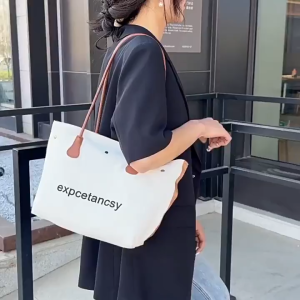 กระเป๋าผ้าแคนวาส สำหรับผู้หญิง ความจุมาก กระเป๋าโท้ทพร็อพ สไตล์เกาหลีใหม่ อเนกประสงค์ กระเป๋าถือ Ins กระเป๋าสะพายไหล่beach bag