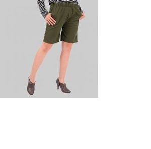 HOTPANTS CELANA HOTPANTS WANITA REMAJA DEWASA BAHAN WAFLE CREPE CELANA HOTPANTS 3/4