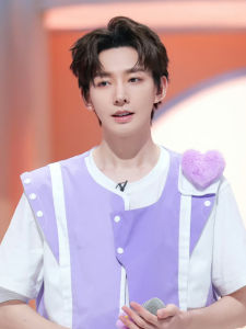 Furry Heart Shaped Pin Sweet Girls Bag Accessory Cute Purple Love Decoration Pin Fresh out Fashion Jewelry for Couples