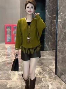 Bộ Áo Sweater Rộng Và Quần Shorts PU