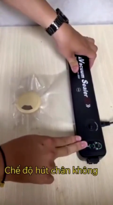 (Kèm túi hút) Máy Hút Chân Không Bảo Quản Thực Phẩm Vacuum Sealer Mini Cao Cấp Tự Hàn Miệng Túi Tiện Dụng Cho Mọi Gia Đình.