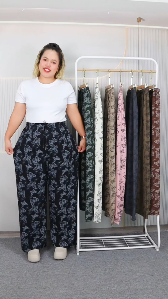 กางเกงขายาวผู้หญิง ไซส์จัมโบ้ ทรงขากระบอกใหญ่ พิมพ์ลายผีเสื้อ ผ้าไหมเทียม ดีไซน์ทรงสวย มีหลายสีให้เลือก pb9885#